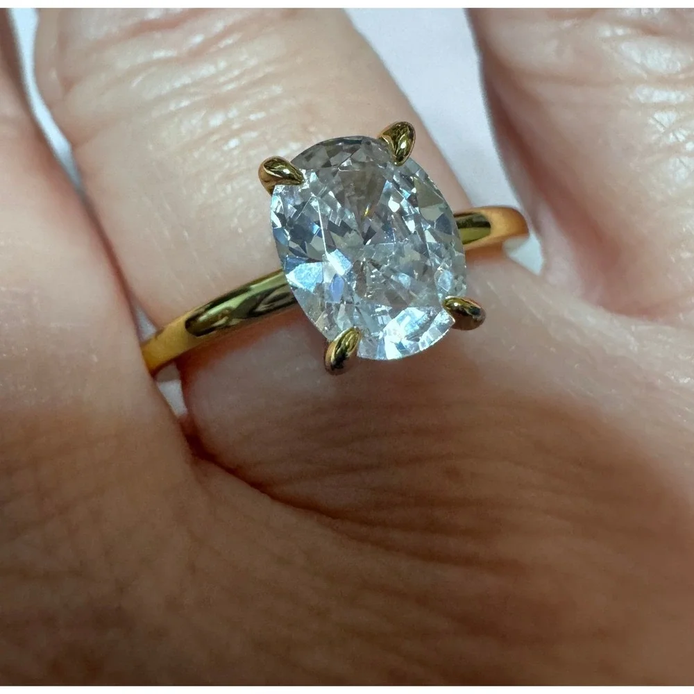 Gold Tone round Cubic Zirconia CZ Solitaire Ring Clear stone 4 prong Size 7